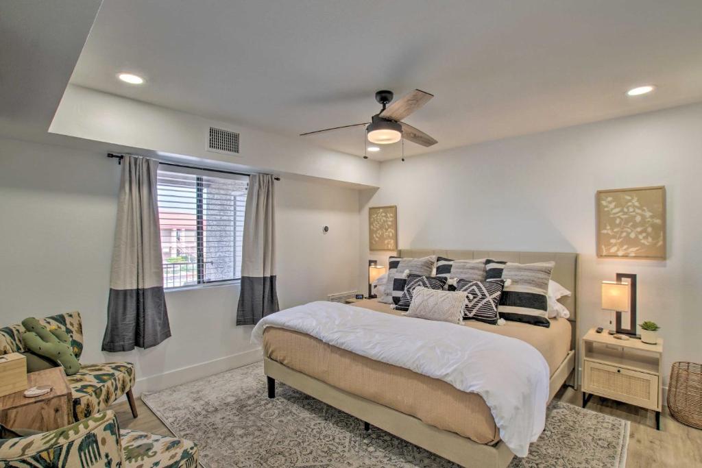 Katil atau katil-katil dalam bilik di Pool Access Mtn-View Condo in Apache Junction!