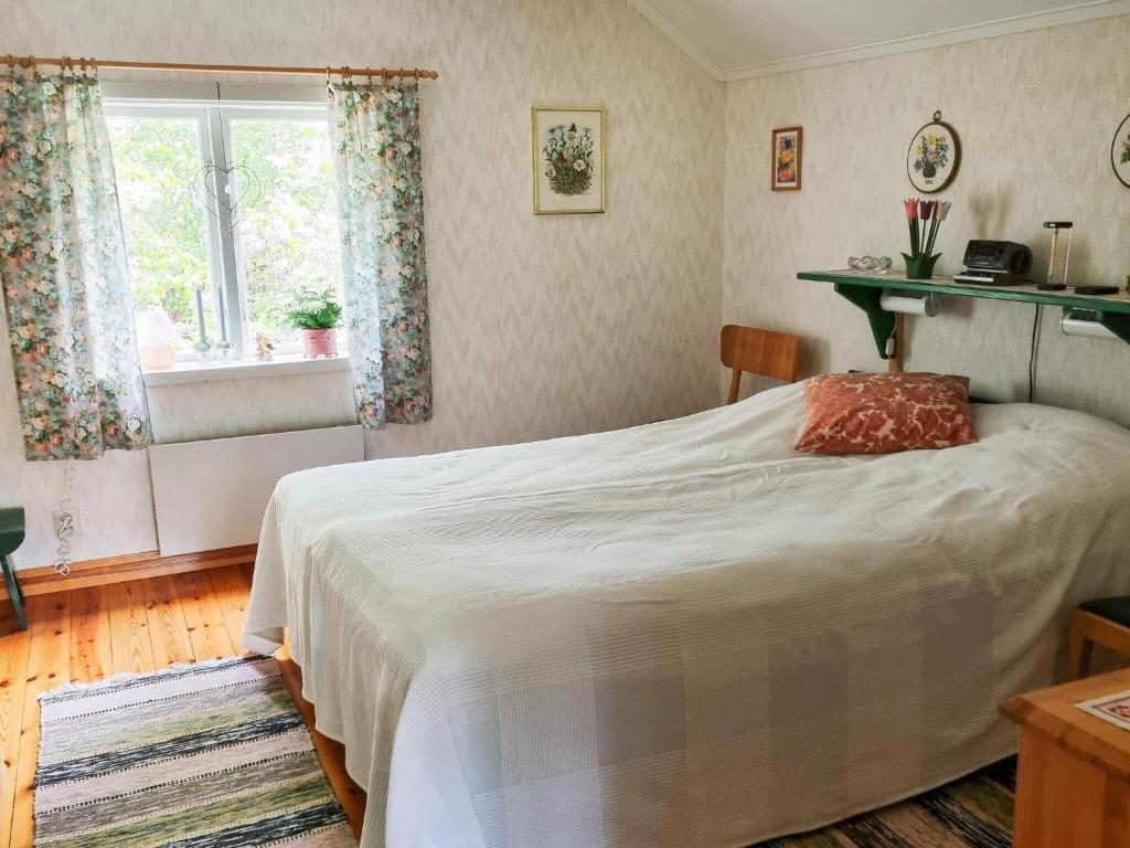 Postel nebo postele na pokoji v ubytování 4 person holiday home in JÄRVSÖ-By Traum