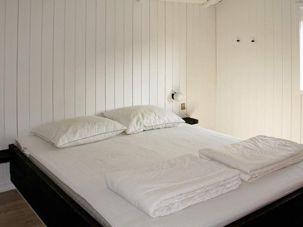 Postel nebo postele na pokoji v ubytování 6 person holiday home in Nørre Nebel-By Traum