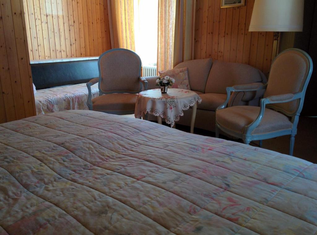 Postel nebo postele na pokoji v ubytování Hotel Croix d'Or et Poste - Historisches Hotel