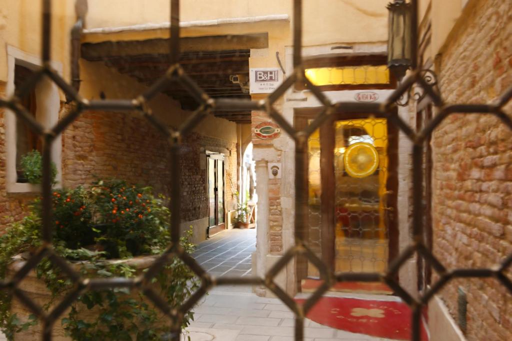 a view of an alley through a wrought iron gate at Hotel Ca&#39; D&#39;Oro in Venice