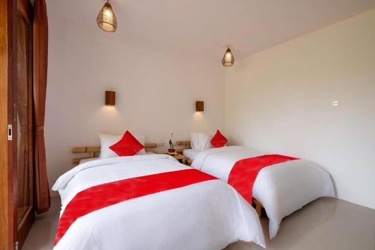 Postel nebo postele na pokoji v ubytování Surya Lombok Accommodation