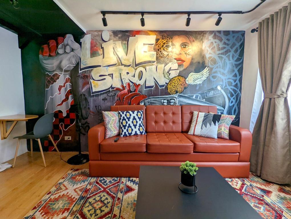 Posezení v ubytování Budget 1BR Loft Apartment in Cainta Cambridge Village