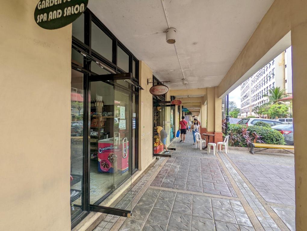 Hosté ubytování Budget 1BR Loft Apartment in Cainta Cambridge Village