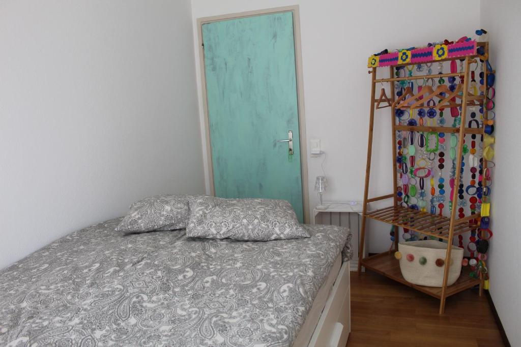 Postel nebo postele na pokoji v ubytování Appartamento con terrazza a due minuti dal lago