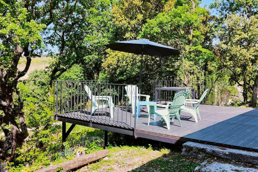 Vonkajšia záhrada v ubytovaní maison dans un écrin de chênes provençale