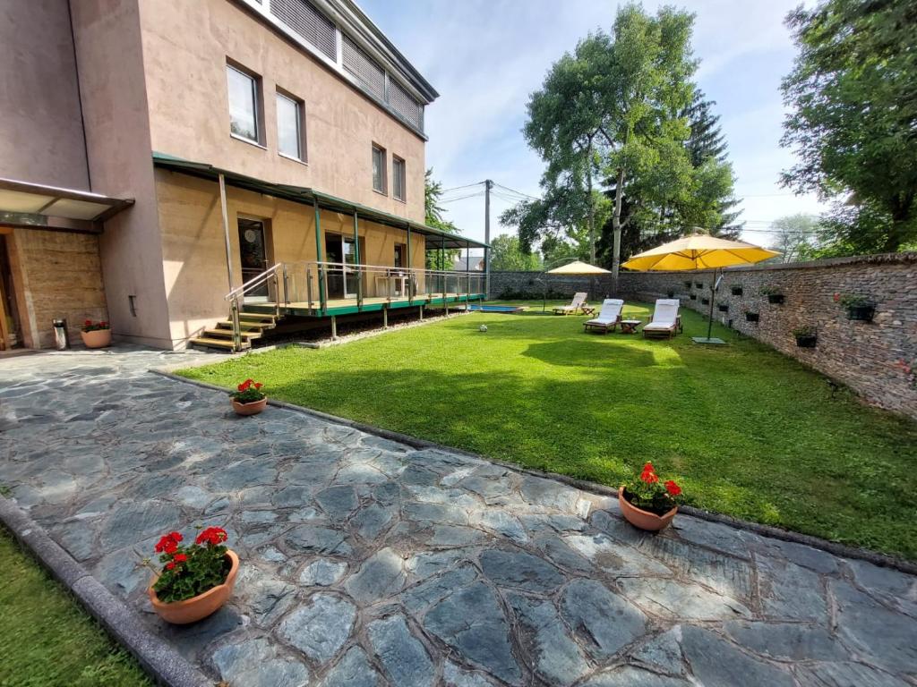 Hotel Brass- FREE PARKING