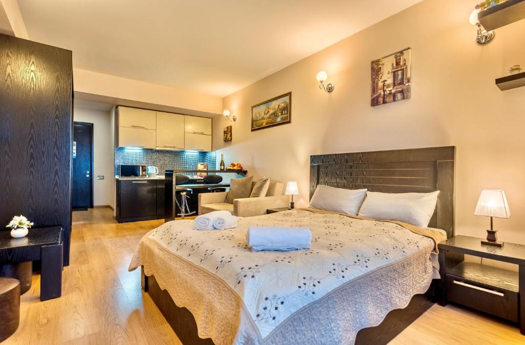 Postel nebo postele na pokoji v ubytování Studio Apartment NFT New Gudauri 215