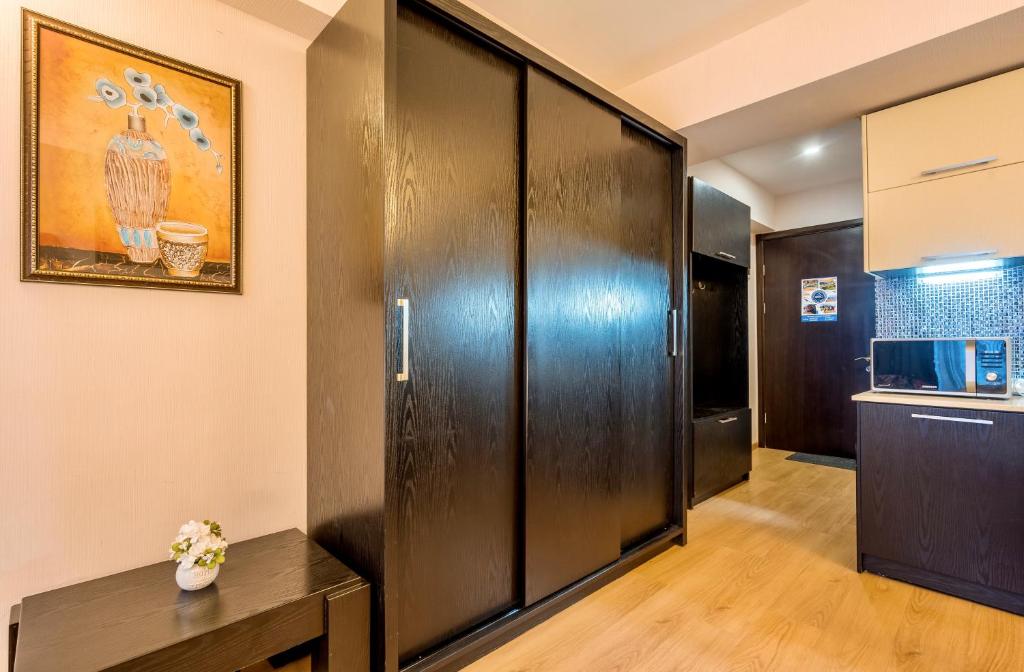 Kuchyň nebo kuchyňský kout v ubytování Studio Apartment NFT New Gudauri 215