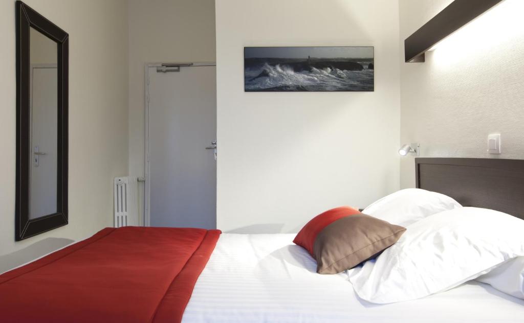 Logis Hotel Chateaubriand - Resim 19