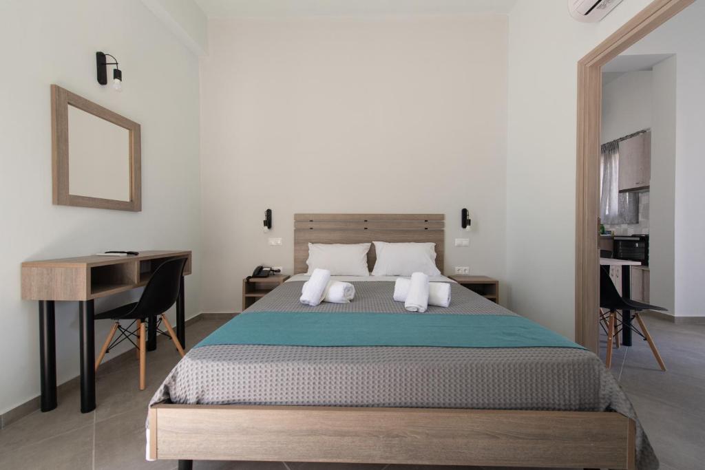 Postel nebo postele na pokoji v ubytování Loggos Apartments