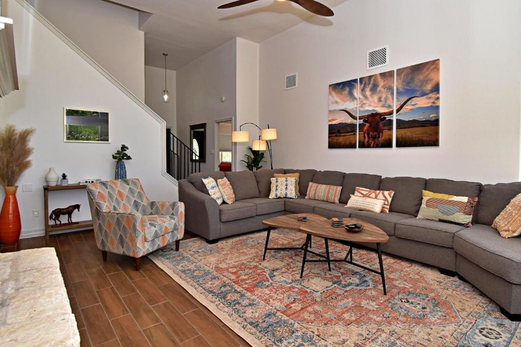 Dreamy Dripping Springs - Housity