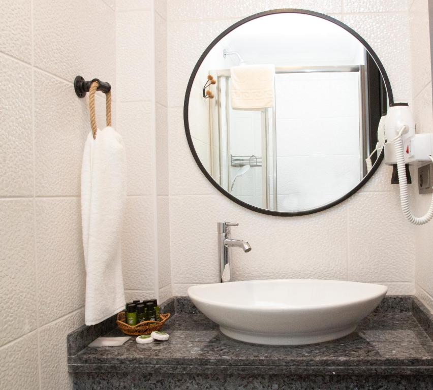 Istanbul Old City Colorful Houses Balat PETRION Hotel - 19