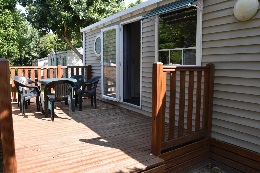 Balkón nebo terasa v ubytování CAMPING SAINT GABRIEL ***