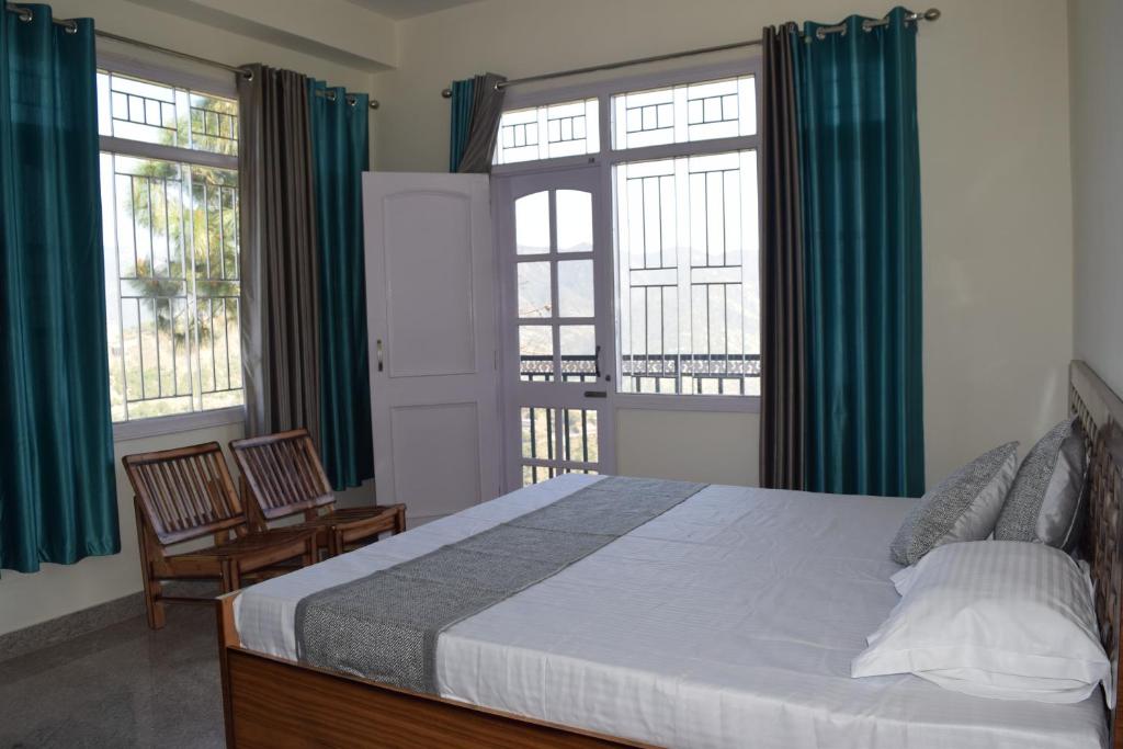Radhe Krishna Home Stay Shimla - Double Room With Balcony
