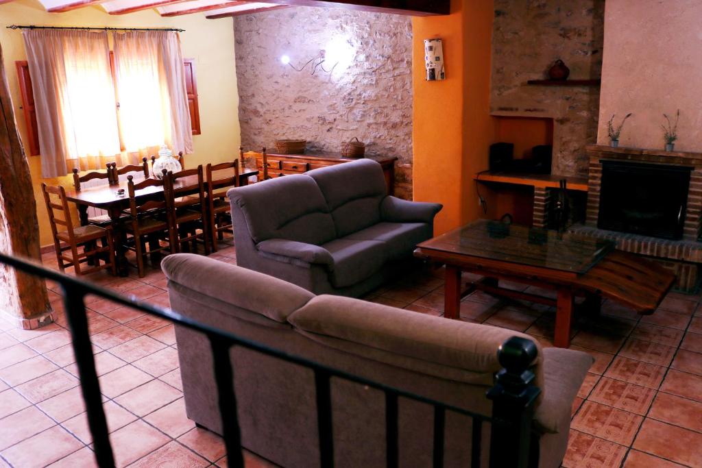 A seating area at Casas Rurales Tío Segundo