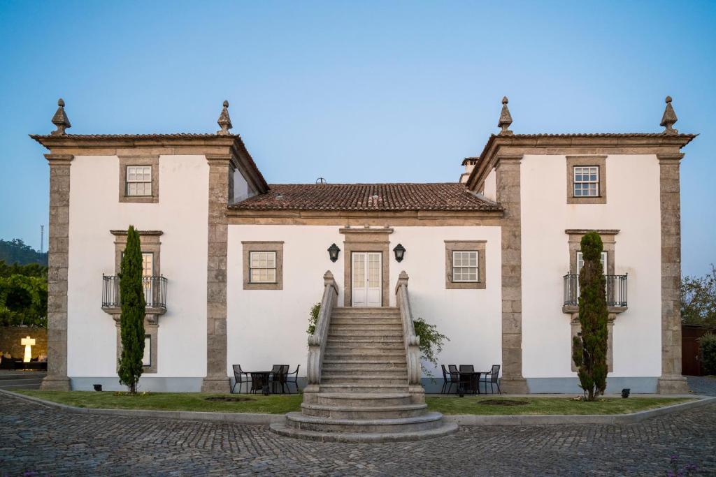a large white building with stairs in front at Quinta do Monteverde in Viana do Castelo