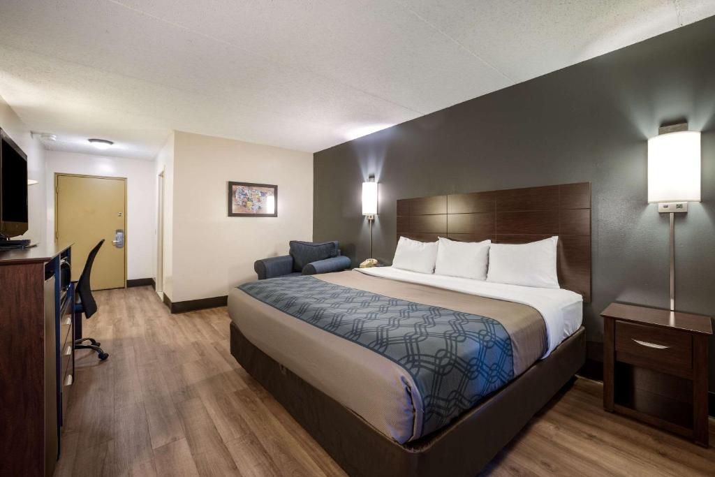 Econo Lodge Darien Lakes - King Room - No Fumadores