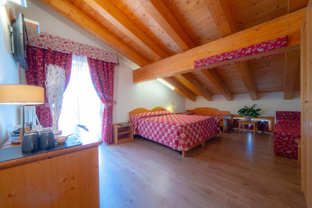 Postel nebo postele na pokoji v ubytování Albergo Punta Zerbion
