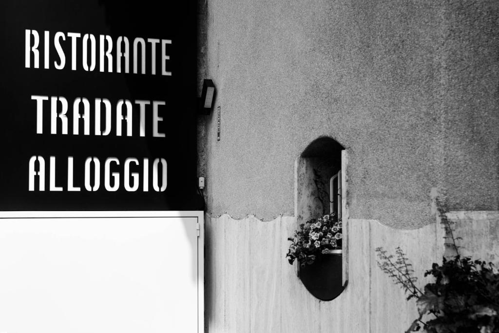 Certyfikat, podpis lub inny dokument wystawiony w obiekcie Locanda Tradate