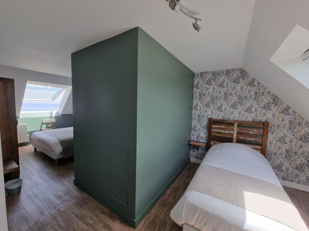 Postel nebo postele na pokoji v ubytování Hôtel Vauban