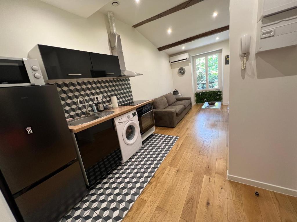 a kitchen and living room with a stove and a dishwasher at T2 centre ville au calme absolue in Marseille