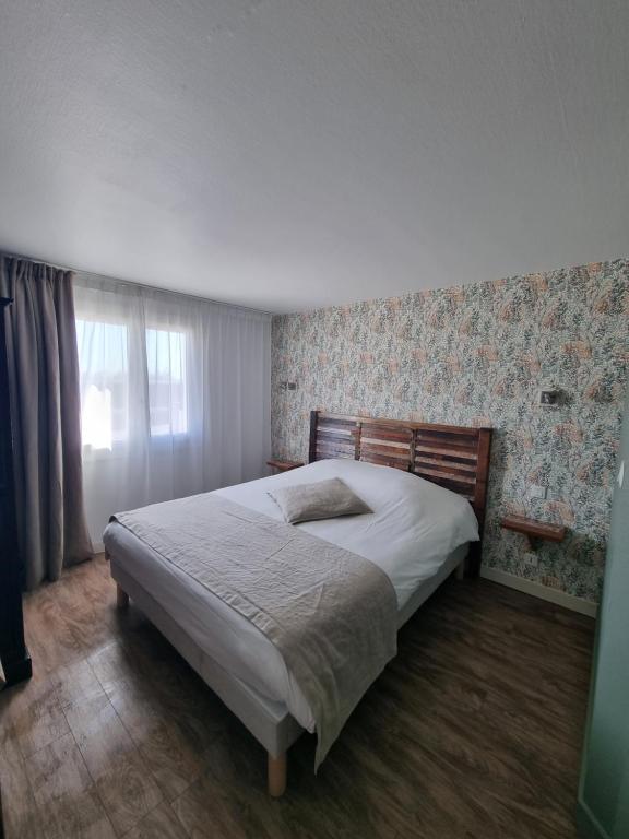 Postel nebo postele na pokoji v ubytování Hôtel Vauban