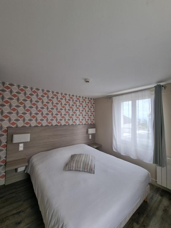 Postel nebo postele na pokoji v ubytování Hôtel Vauban