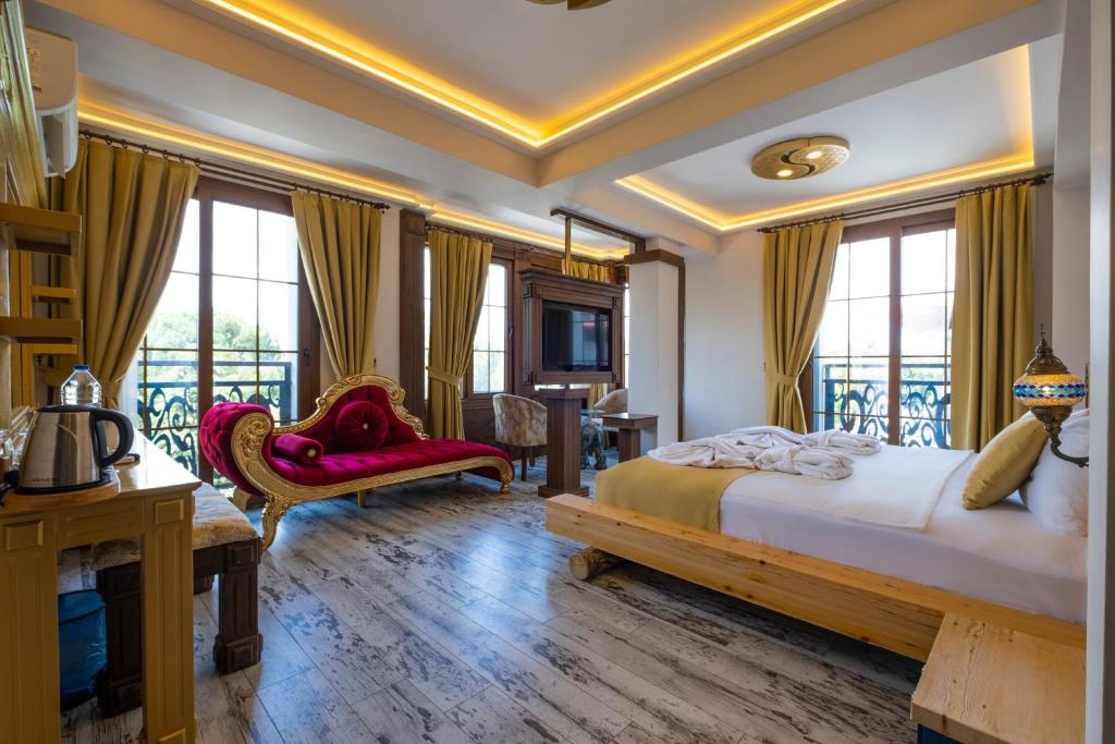 Postel nebo postele na pokoji v ubytování Reis Royal Hotel
