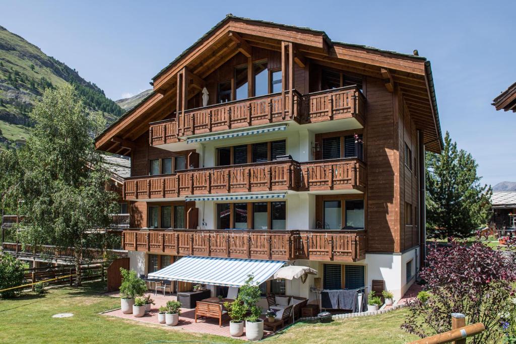 Nespecifikovaný výhled na hory nebo výhled na hory při pohledu z apartmánu