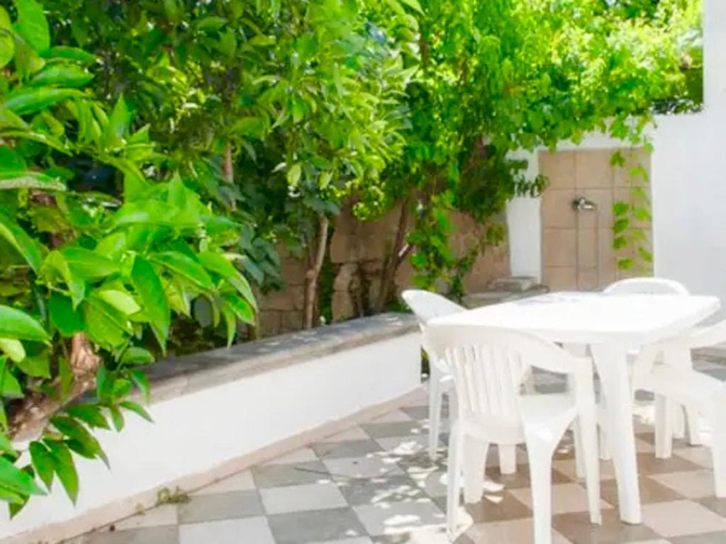 A garden outside Stone House