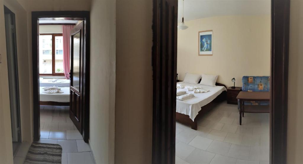 Postel nebo postele na pokoji v ubytování Lazur Hotel