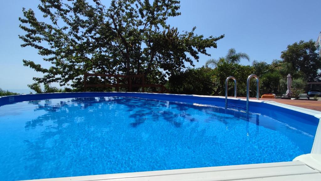 Basen w obiekcie Villa Feluchia Tra Il Mare E Il Vulcano lub w pobliżu
