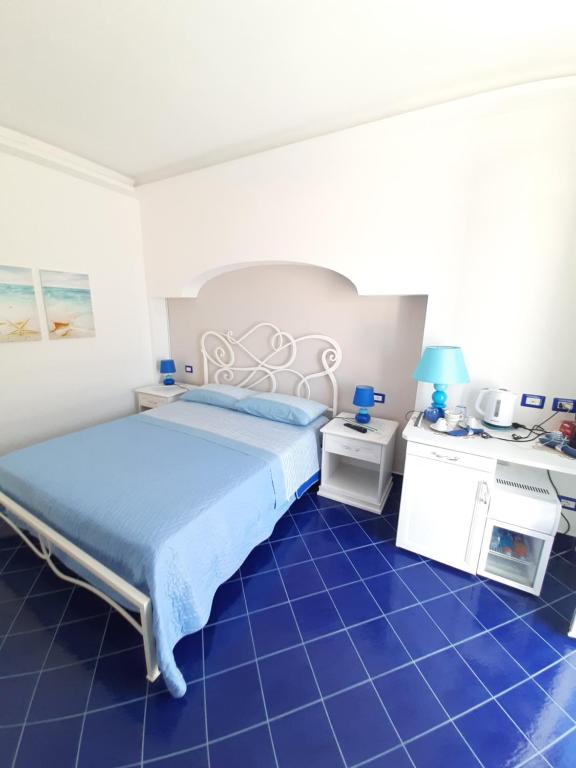 Postel nebo postele na pokoji v ubytování Santa Margherita Suite - CHIAIOLELLA