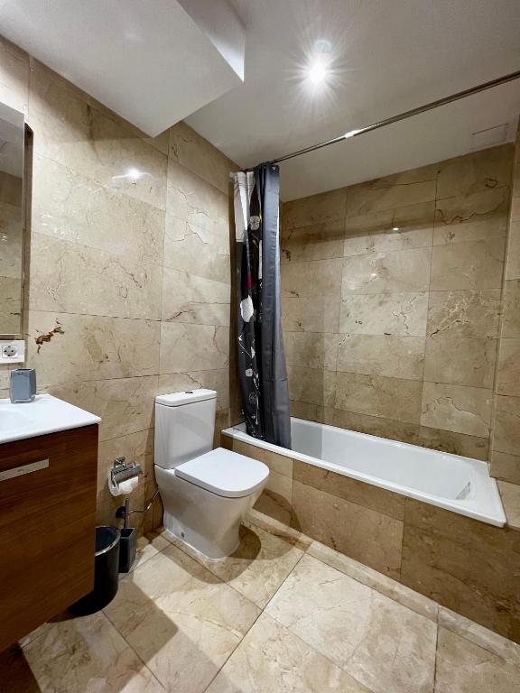 A bathroom at Casa del Sol Naciente - heated pools - wifi - UK,BE,NL,FR TV channels