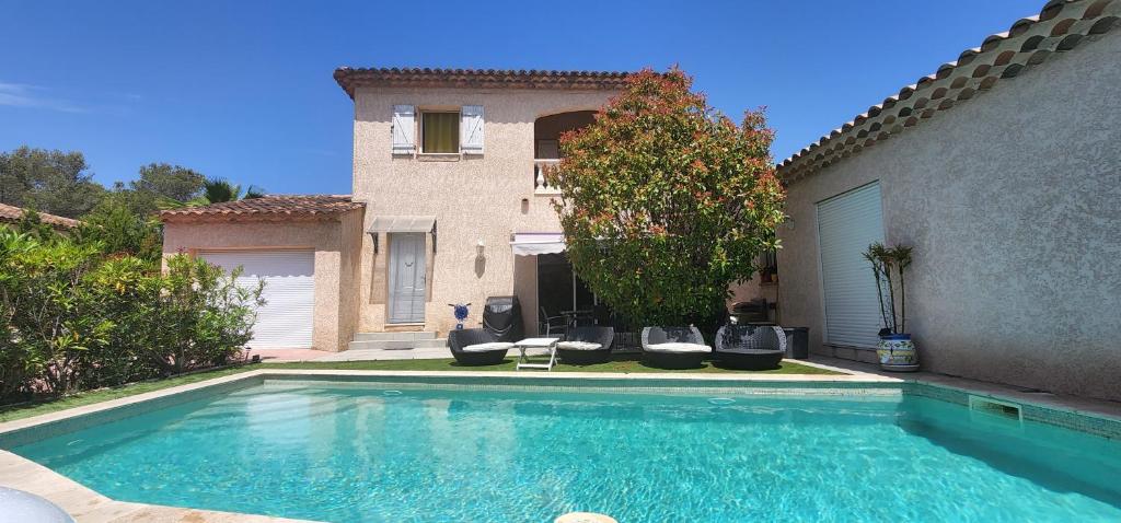 a swimming pool in front of a house at Chambres privées dans Villa des Lauriers in Saint-Raphaël