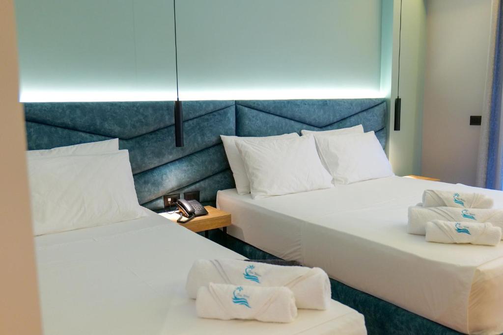 Postel nebo postele na pokoji v ubytování Seawave Hotel