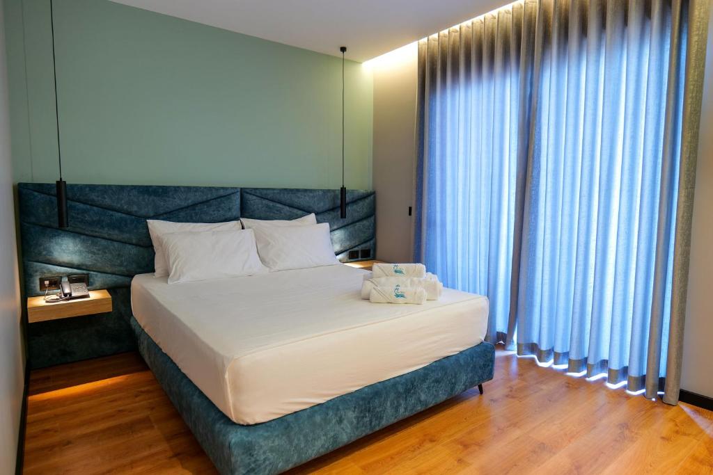 Postel nebo postele na pokoji v ubytování Seawave Hotel