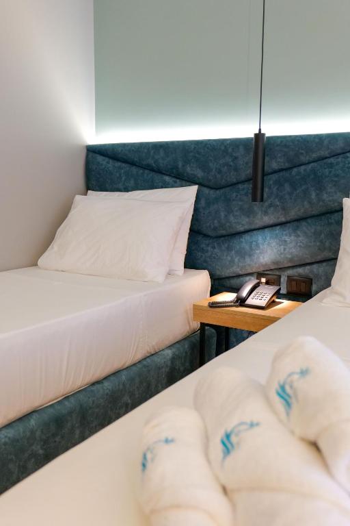 Postel nebo postele na pokoji v ubytování Seawave Hotel