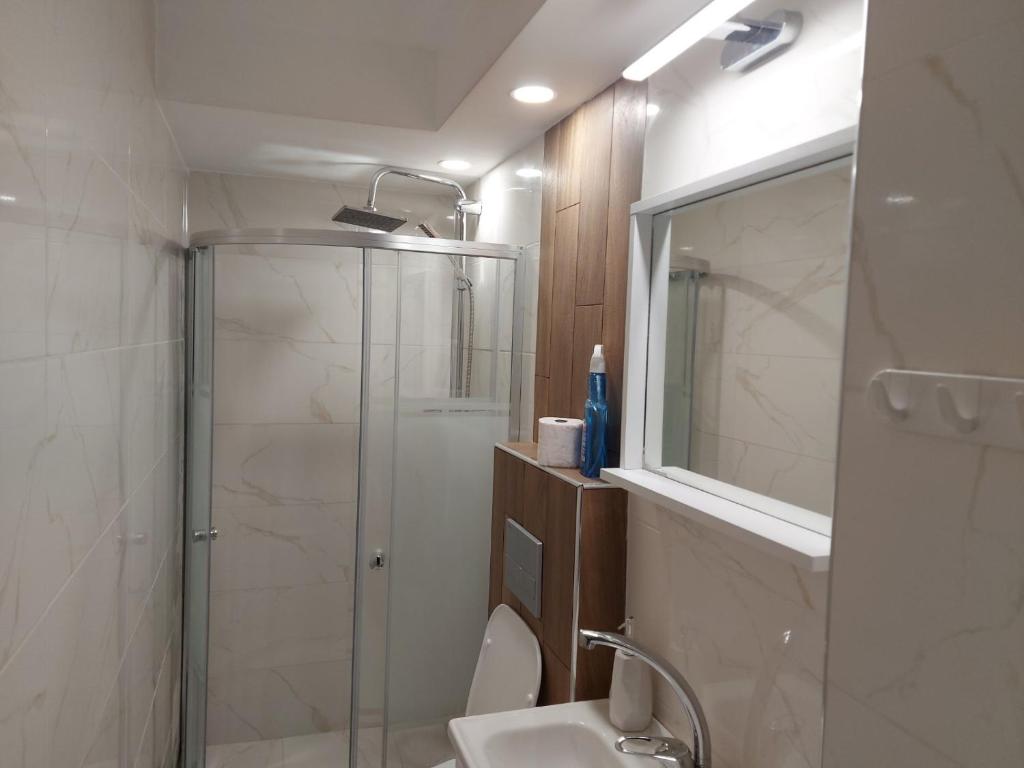 A bathroom at Апартамент Холи