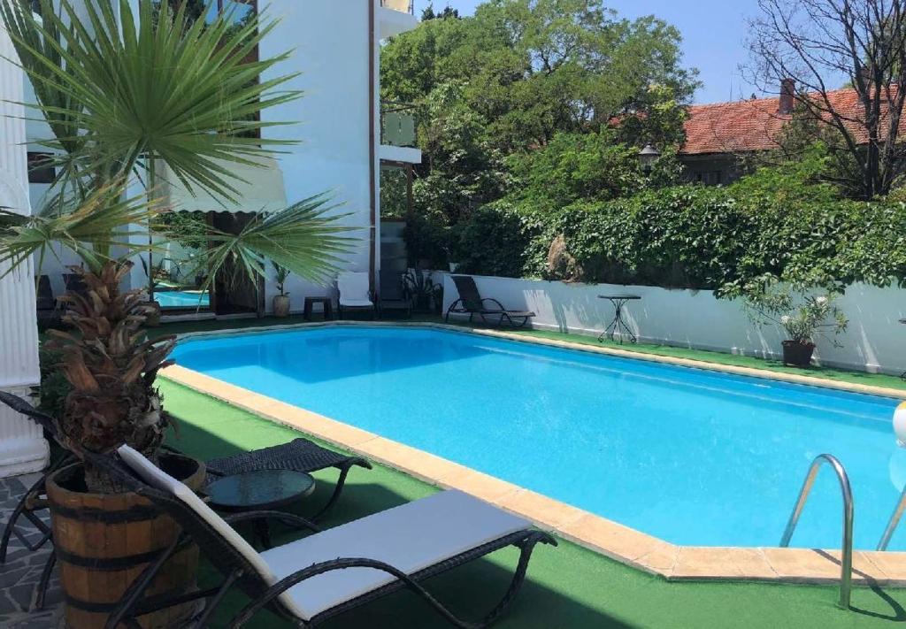 The swimming pool at or close to Апартамент Холи