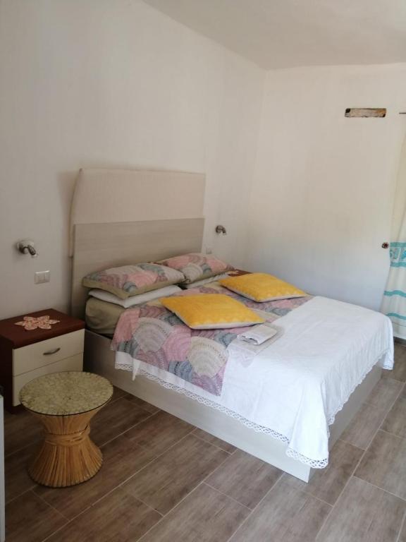 a small bedroom with a bed and a table at Elia's House in Padru