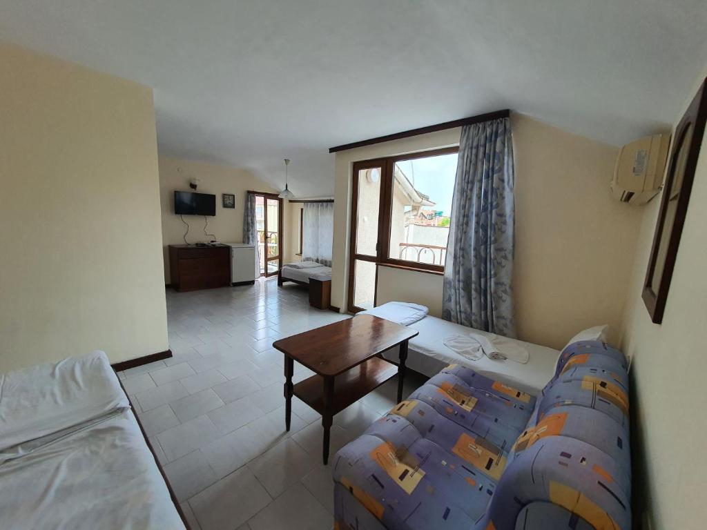 Postel nebo postele na pokoji v ubytování Lazur Hotel