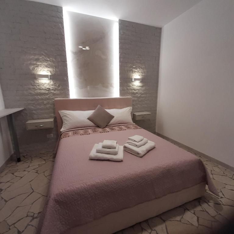A bed or beds in a room at Residenza N&D Luxury