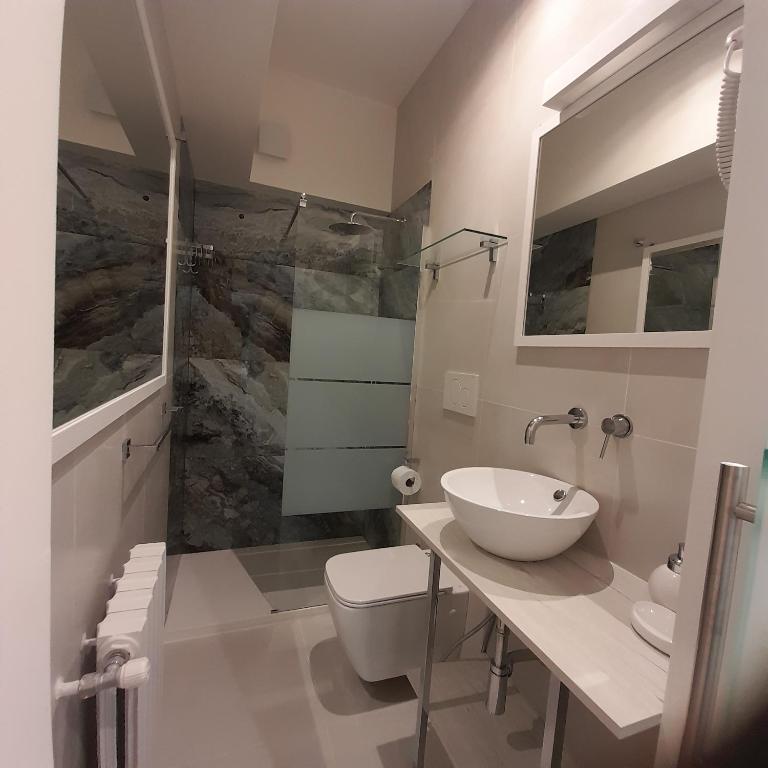A bathroom at Residenza N&D Luxury