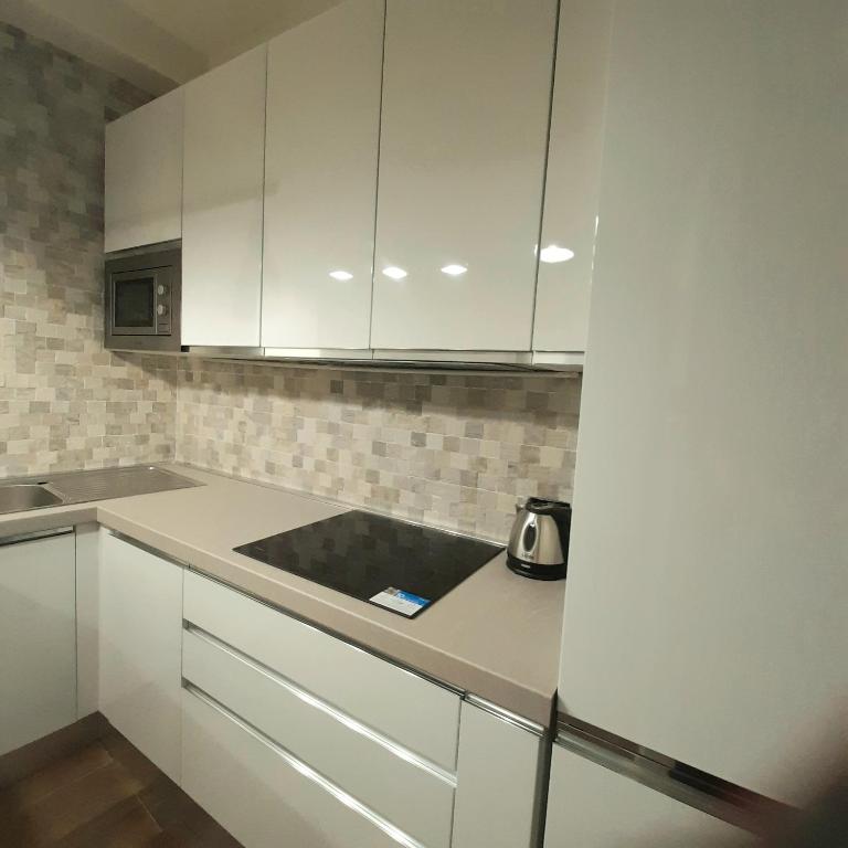 A kitchen or kitchenette at Residenza N&D Luxury