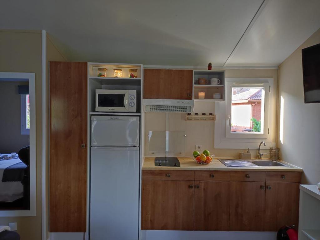 Naturalayos con jacuzzi privado - One-Bedroom House