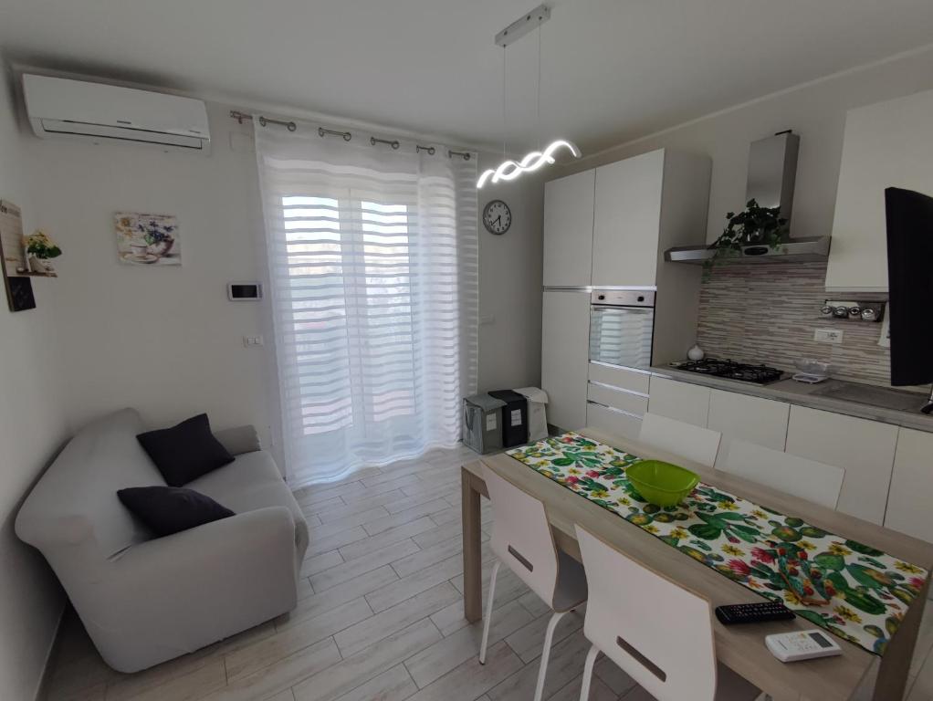 Kuchyňa alebo kuchynka v ubytovaní EMILY HOUSE