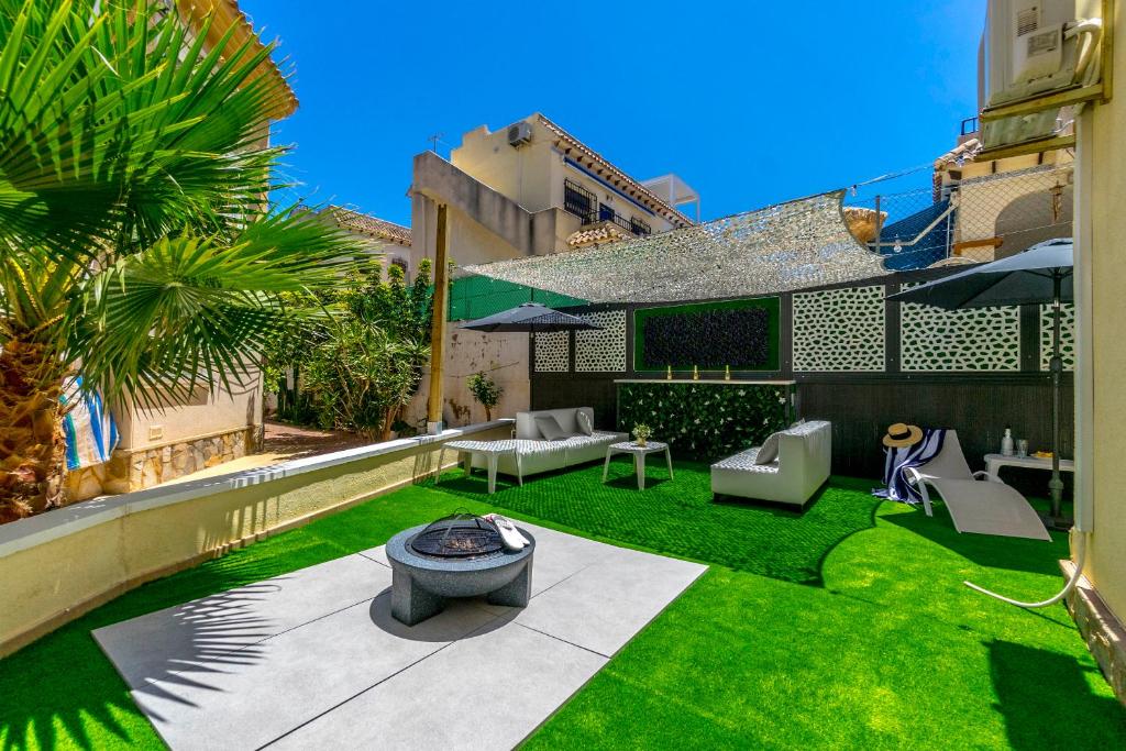 A garden outside Villa Capricho Playa - Palm Beach