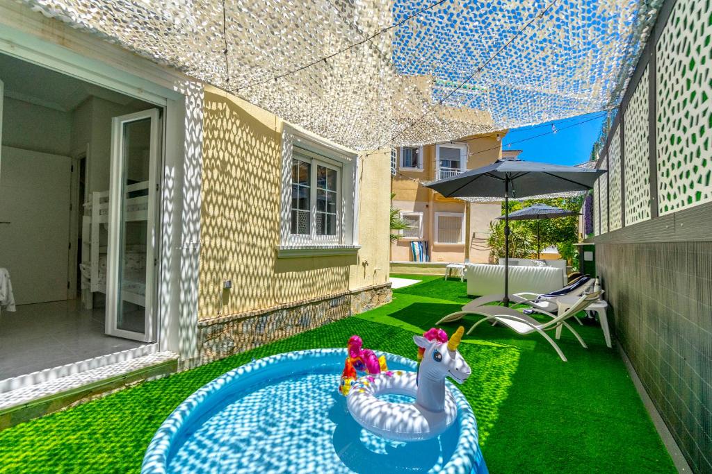 The swimming pool at or close to Villa Capricho Playa - Palm Beach